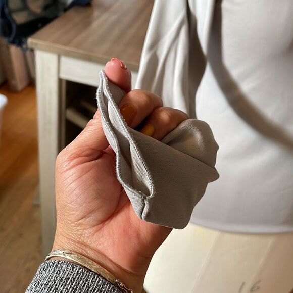 Chic made in Italy 🇮🇹 Cowl neck ARMANI COLLEZIONI Blouse moves 💃 with you! 🧑🎨 👀 - Picture 4 of 16